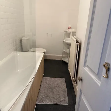 5 Brunswick St - Bedroom 02 Downstairs בית הארחה *