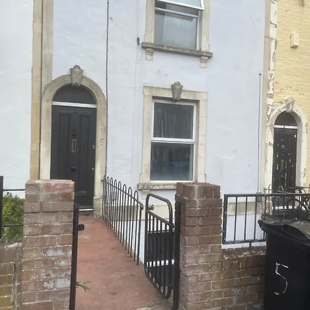 Гостьовий будинок 5 Brunswick St - Bedroom 02 Downstairs