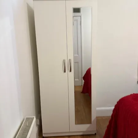 Penzion 5 Brunswick St - Bedroom 02 Downstairs Bristol