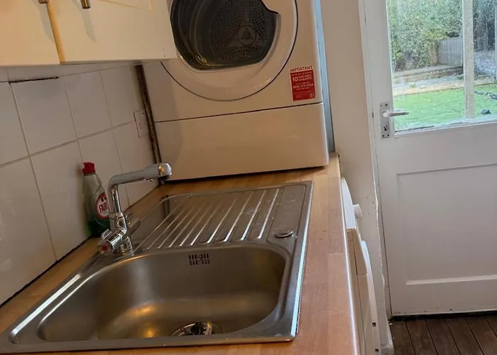 5 Brunswick St - Bedroom 02 Downstairs